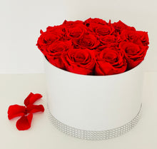 Load image into Gallery viewer, Round Preserved Flower Box