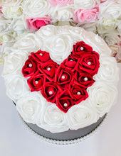Load image into Gallery viewer, Heart Flower Box Bouquet