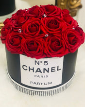 Load image into Gallery viewer, Round Flower Box Bouquet