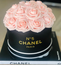 Load image into Gallery viewer, Round Flower Box