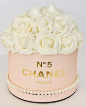 Load image into Gallery viewer, Round Pink Flower Box Bouquet