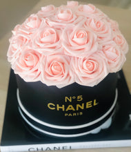 Load image into Gallery viewer, Round Flower Box