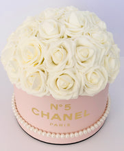 Load image into Gallery viewer, Round Pink Flower Box Bouquet