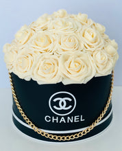 Load image into Gallery viewer, Round Flower Box with Chain