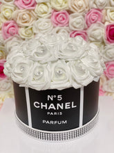 Load image into Gallery viewer, Rose Hat Box Bouquet