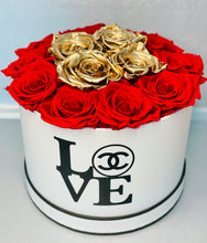 Load image into Gallery viewer, Round Preserved Flower Box