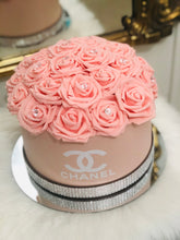 Load image into Gallery viewer, Rose Hat Box Bouquet
