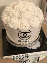 Load image into Gallery viewer, Rose Hat Box Bouquet