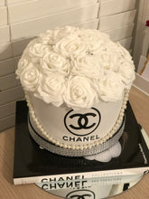 Load image into Gallery viewer, Rose Hat Box Bouquet