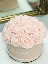 Load image into Gallery viewer, Rose Hat Box Bouquet