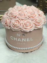 Load image into Gallery viewer, Rose Hat Box Bouquet