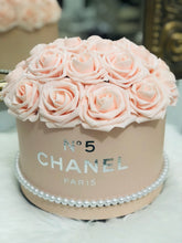 Load image into Gallery viewer, Rose Hat Box Bouquet