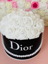 Load image into Gallery viewer, Rose Hat Box Bouquet