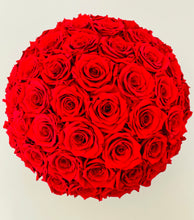 Load image into Gallery viewer, Round Preserved Flower Box