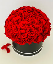 Load image into Gallery viewer, Round Preserved Flower Box