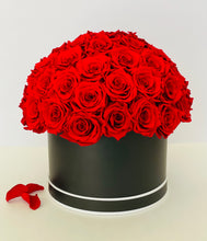 Load image into Gallery viewer, Round Preserved Flower Box