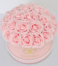 Load image into Gallery viewer, Pink Round Flower Box Bouquet
