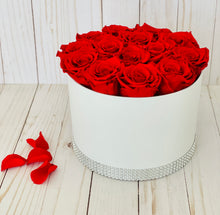 Load image into Gallery viewer, Round Preserved Flower Box
