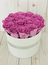 Load image into Gallery viewer, Round Preserved Flower Box
