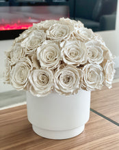 Load image into Gallery viewer, The Pearl Flower Bouquet

