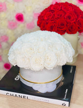 Load image into Gallery viewer, Marble Preserved Flower Box
