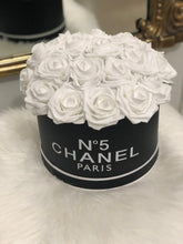 Load image into Gallery viewer, Rose Hat Box Bouquet
