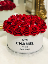 Load image into Gallery viewer, Rose Hat Box Bouquet
