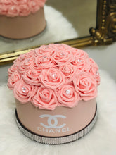 Load image into Gallery viewer, Rose Hat Box Bouquet
