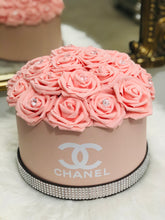 Load image into Gallery viewer, Rose Hat Box Bouquet
