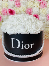 Load image into Gallery viewer, Rose Hat Box Bouquet
